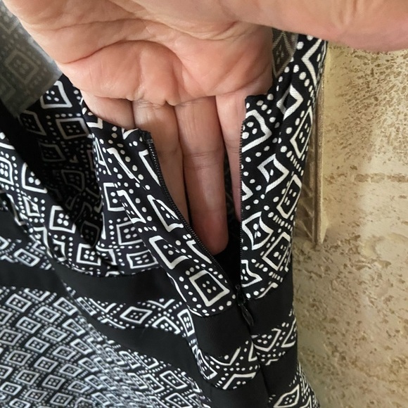 Diane Von Furstenberg black/white sleeveless dress - Picture 5 of 10